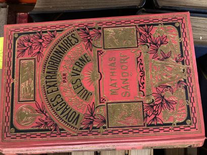 null 
3 caisses et 2 manettes : Lot de livres reliés dont Condillac, Verne (4 volumes)




Lot...
