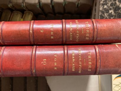 null 
3 caisses et 2 manettes : Lot de livres reliés dont Condillac, Verne (4 volumes)




Lot...