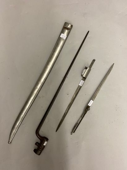 null Une baïonnette à douille prussienne modèle 1862 pour fusil Dreyse, deux baïonnettes...