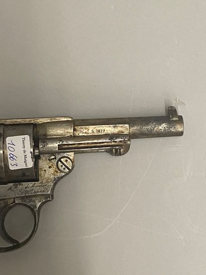null Un revolver d'ordonnance modèle 1873, daté : "S 1877" et numéroté : "G 39244"...
