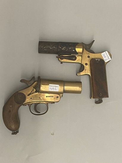 null Deux pistolets signaleurs dont un anglais Mark III.

Epoque début XXe.