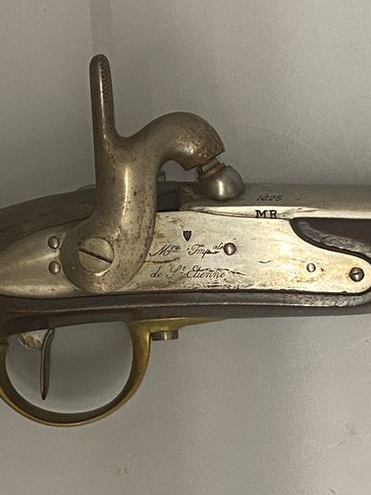 null Pistolet à percussion modèle 1822 T Bis, canon daté : "1825" ; platine neuve,...