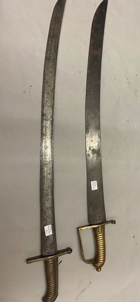 null Deux sabres Briquet modèle 1767, l'un à branche coupée, l'autre avec une forte...