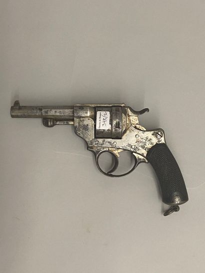 null Un revolver d'ordonnance modèle 1873, daté : "S 1877" et numéroté : "G 39244"...