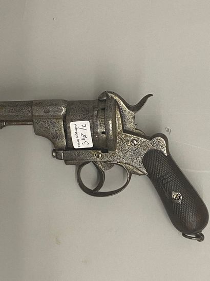 null Un revolver d'ordonnance modèle 1873, daté : "S 1877" et numéroté : "G 39244"...