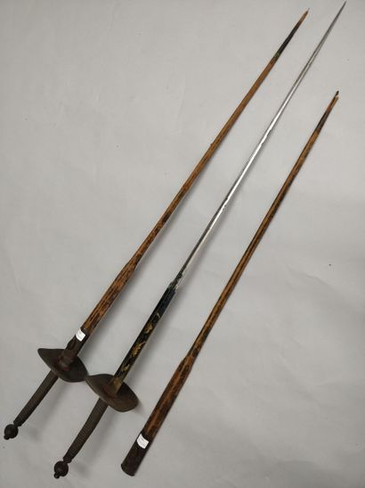 Paire de grandes épées de duel du XIXème...