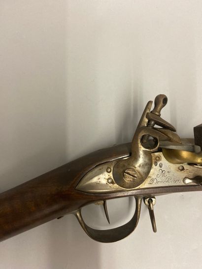 null Flintlock infantry rifle model 1777, lock stamped and signed: "Mre De Paris";...