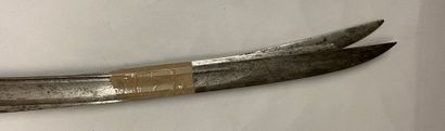 null Four blades of saber XIXe of which two engraved and one carrying the marking...