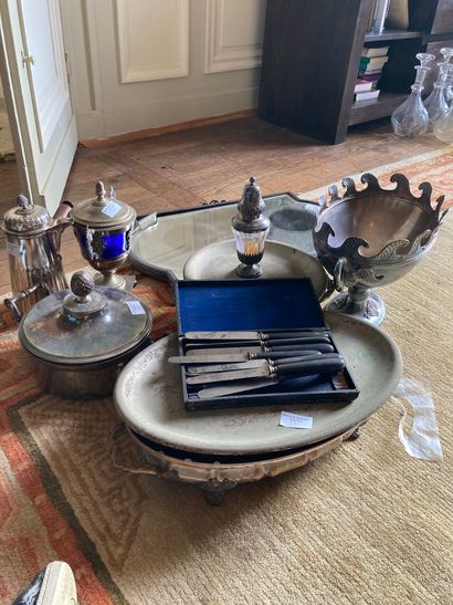null Lot of silver plated metal: centerpiece, coffee pot, cup on pedestal, two plate...