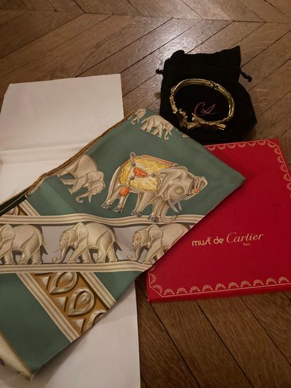 Foulard Cartier à décor d'éléphants sur fond...