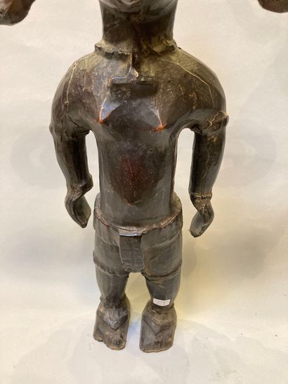 null Statuette Ekoï Nigéria

H : 75 cm 

Usures et restaurations 

Lot vendu en ...