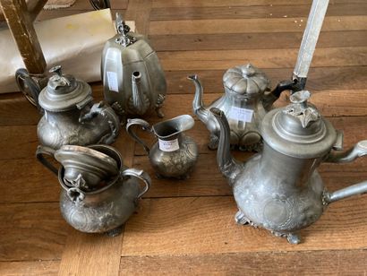 null Lot of pewter: four pots, sugar bowl, milk jug 

Worn 

Lot sold as is