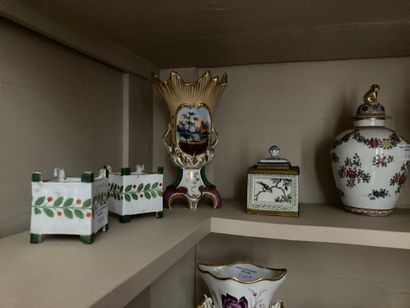 null Set of various ceramics: including small box in Gien, vases in Paris, miniature...