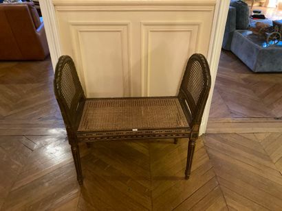 null Banquette cannée et bois doré de style Louis XVI

73,5 x 74 x 37,5 cm 

(usures,...