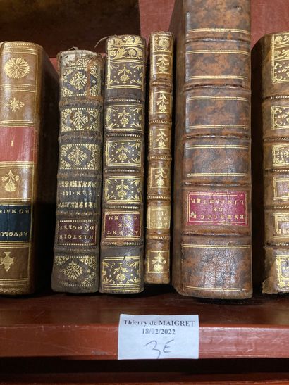 null 
Lot de volumes divers : 

Révolution romaine, Histoire de la Bretagne, Dictionnaire...