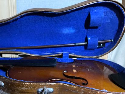 null Study violin with TOURTE bow

(accidents and missing parts)

L : 35 cm (the...