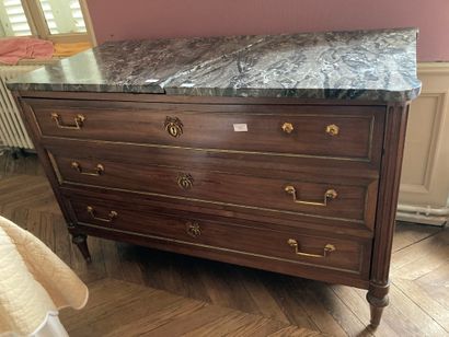 Mahogany chest of drawers with three drawers...