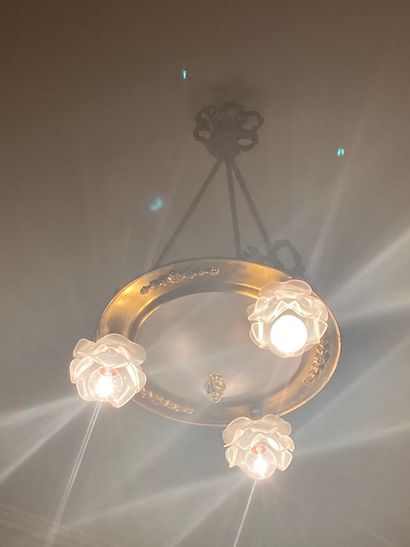 null Suspension et lampe de style 1900

H : 54 cm (lampe)

Lot vendu en l'état (petits...