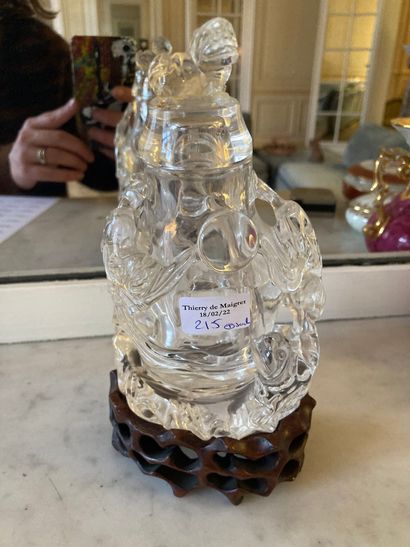 Vase couvert en cristal de roche à décor...