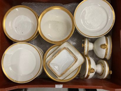 null Part of white and gold service, cups, plates, drageurs

Chips and missing pieces...