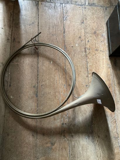 null Hunting horn à la Dampierre

Shock and wear, missing the mouthpiece 

Lot sold...