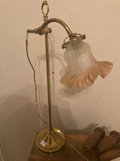 null Suspension et lampe de style 1900

H : 54 cm (lampe)

Lot vendu en l'état (petits...