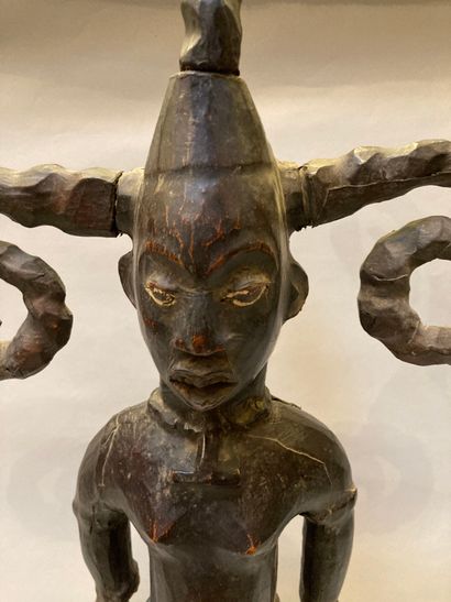 null Statuette Ekoï Nigéria

H : 75 cm 

Usures et restaurations 

Lot vendu en ...