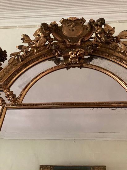 null Miroir à parecloses en bois stuqué 

Style XVIIIème siècle

Environ 190 x 120...