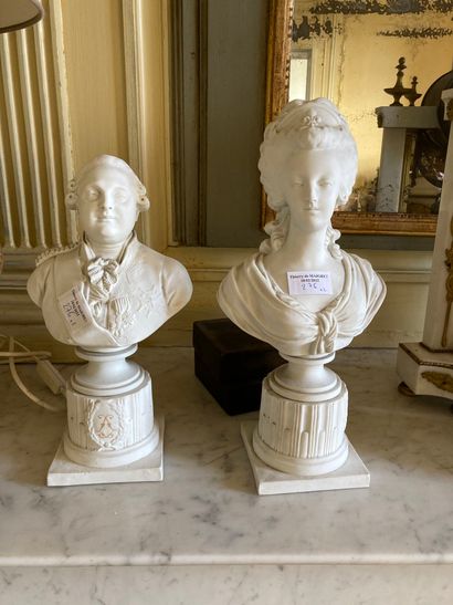 null Deux bustes sur piédouche représentant Lousi XVI et Marie-Antoinette en biscuit

Fausse...