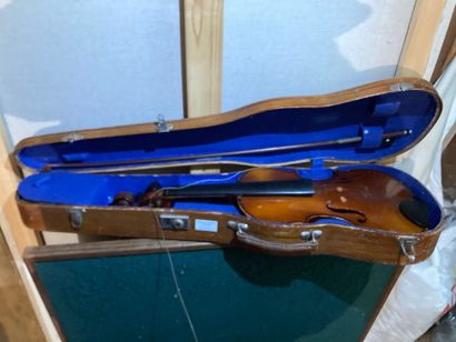 null Study violin with TOURTE bow

(accidents and missing parts)

L : 35 cm (the...