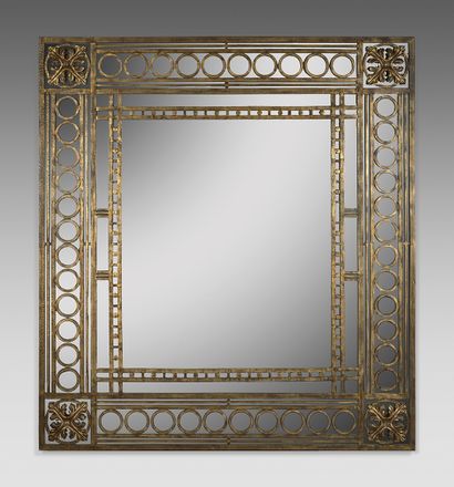 Travail du XXe du siècle Large wrought iron mirror with gold leaf patina. Stylized...