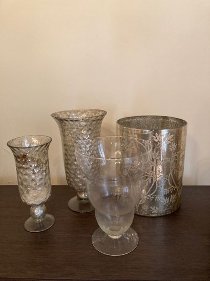 null Set of trinkets, photophores, cups part of table service and various. 

 (r...
