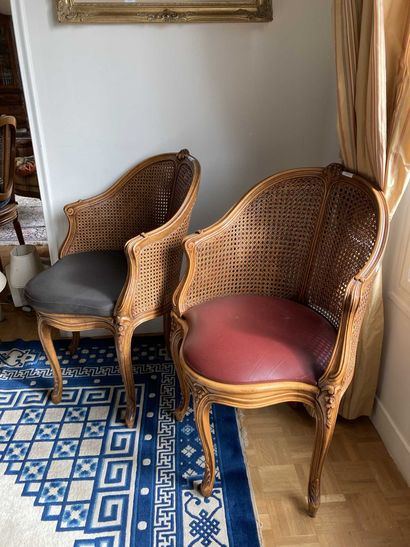 null 2 fauteuils de bureau cannés

Style Louis XV

90 x 60 x 65 cm 

(usures)

(Ref....