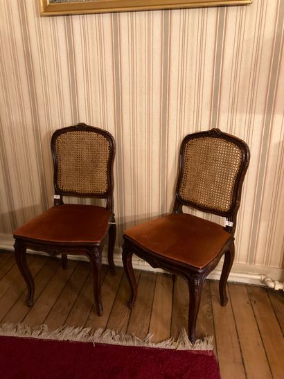 null Paire de chaises cannées de style Louis XV 

H. : 96 cm (usures)(ref. : 8)