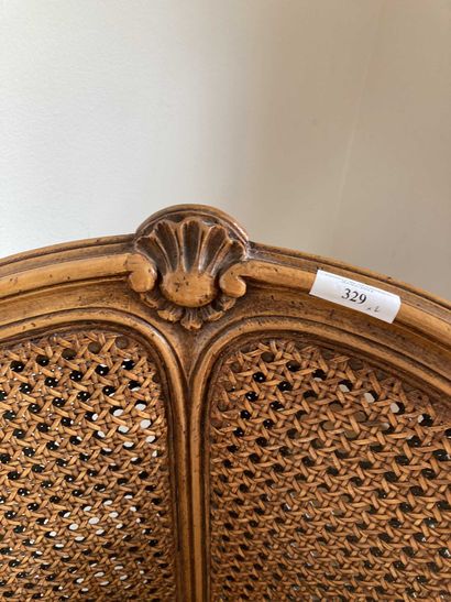 null 2 fauteuils de bureau cannés

Style Louis XV

90 x 60 x 65 cm 

(usures)

(Ref....