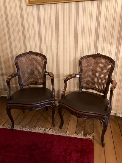 null Paire de fauteuils cabriolet style Louis XV garnis de cannage 

H. : 90 cm 

(usures...