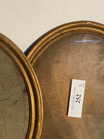null Two oval frames in gilded wood

Louis Philippe period

37 x 31 x 3,5 cm
