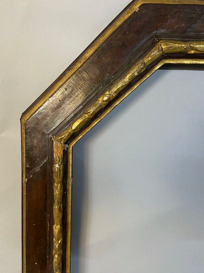 null *Octagonal frame in molded wood, carved gilded and rechampi faux wood. 

Italy,...