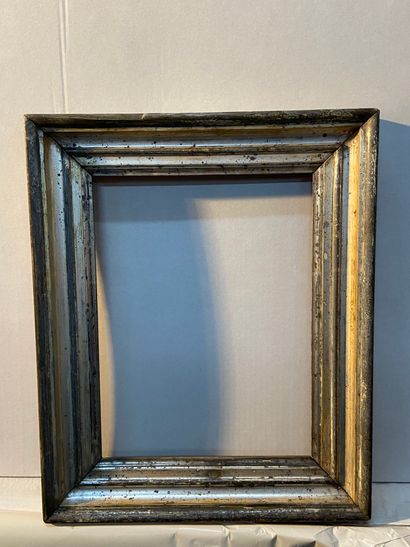 null Frame in molded wood and silvered

Germany, 19th century

24 x 32 x 6 cm 

ref...