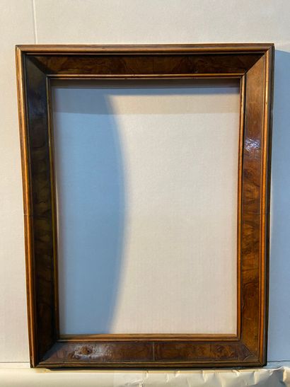 null Cadre en bois et placage de ronce de noyer 

France, XIXème

30 x 42 x 5 cm...