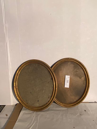 null Two oval frames in gilded wood

Louis Philippe period

37 x 31 x 3,5 cm