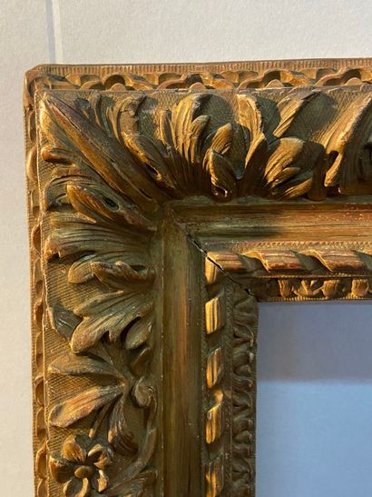 null Carved and gilded oak frame decorated with acanthus friezes and stylized foliage

Period...
