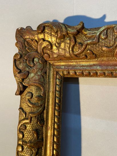 null Cadre en bois sculpté et doré à décor Bérain

Epoque Louis XIV

47 x 58 x 10...
