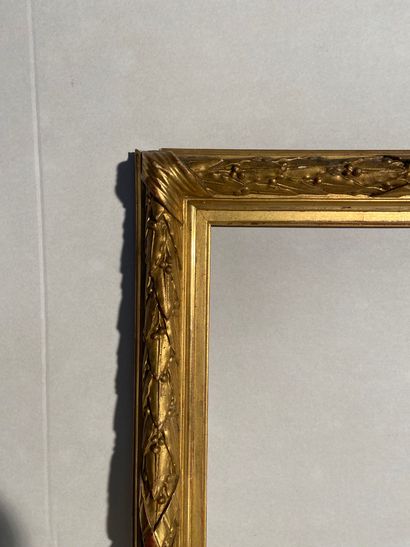 null Wooden frame and gilded stucco with laurel leaves frieze decoration

Louis XIII...