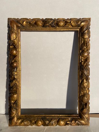 null Carved and gilded wood frame decorated with fruit and foliage frieze

Bologna...