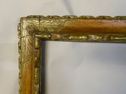 null 
*Beautiful frame in molded wood carved with reversed profile with decoration...