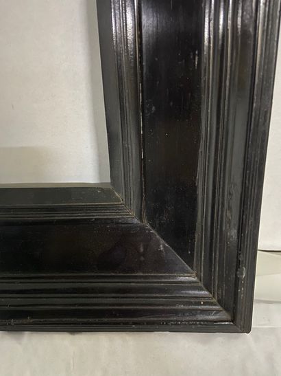 null Wooden frame with molded and blackened veneer

Netherlands XVIII-XIXth century

18,5...