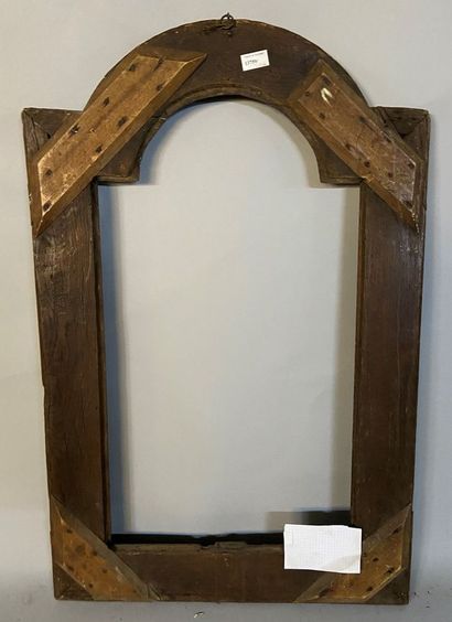 null *Carved natural wood frame with acanthus frieze and stylized flowers 

Louis...