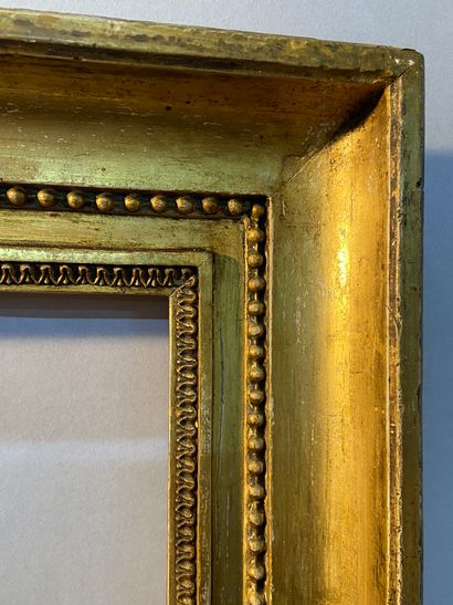 null Wood and gilded paste frame decorated with rais-de-c urs and rais-de-perles

19th...