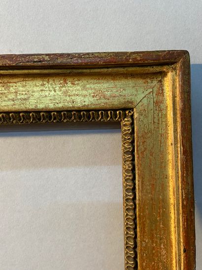 null Molded and gilded oak rod with rais-de-c urs decoration

France, Louis XVI period

56...